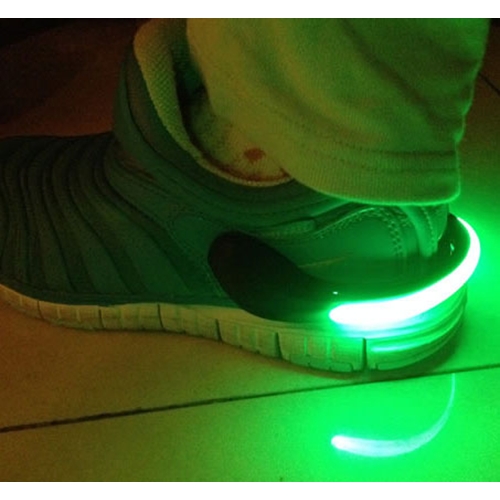 קליפ LED זוהר המתחבר לעקב של הנעל