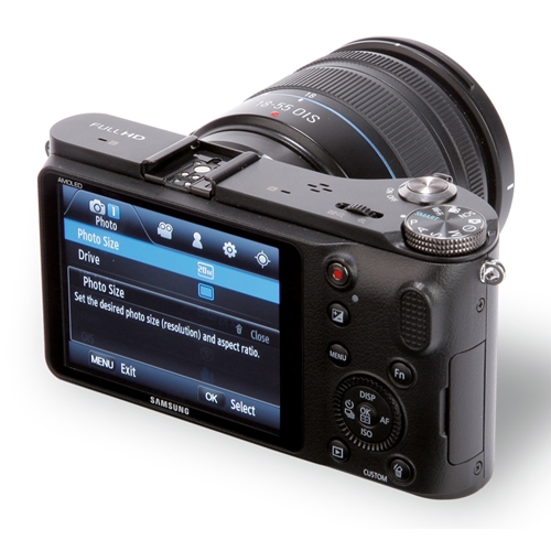 מצלמה מקצועית (ללא מראה) SMASUNG דגם NX210