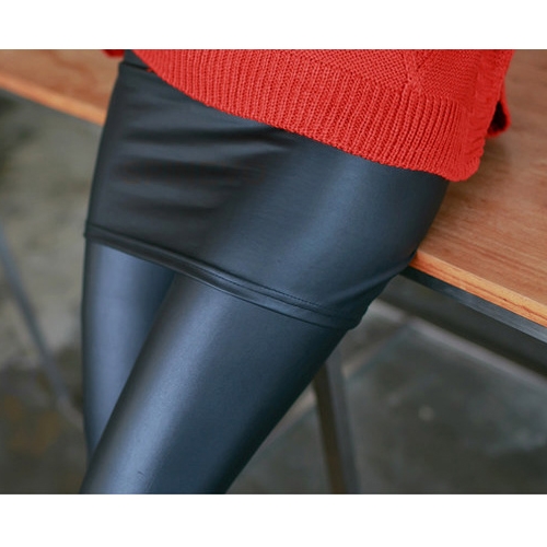 טייץ-חצאית דמוי עור בצבע שחור ב-69 ₪ בלבד