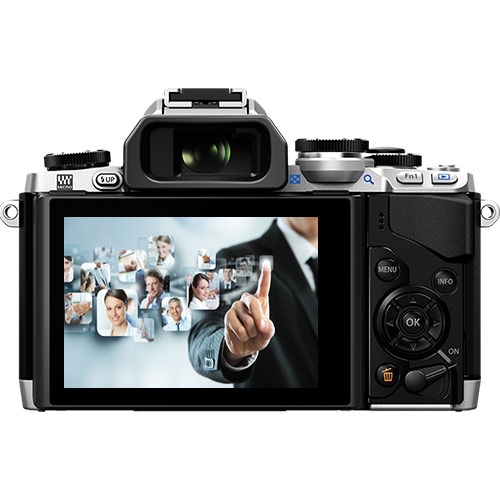 מצלמת DSLR עם חיישן 17.2 מגה פיקסל דגם  E-M10