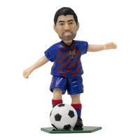 דמות משחק שבועטת בכדורגל בדמותו של סוארס