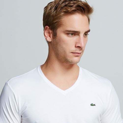 טי שירט Lacoste לגבר צווארון וי