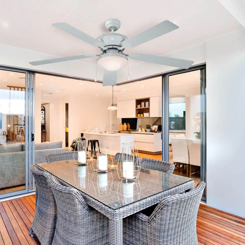 מאוורר תקרה עם גוף תאורה