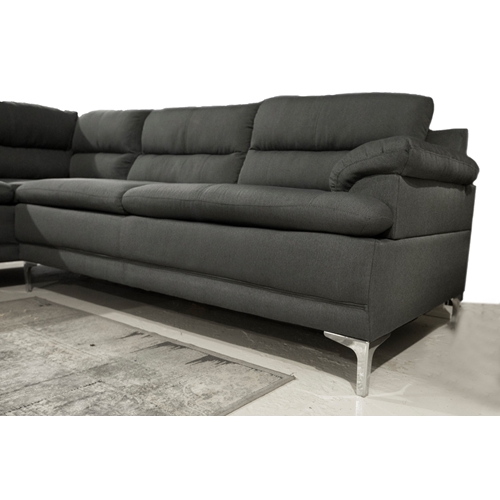 מערכת ישיבה פינתית בעלת סגנון קולוניאלי מסוגנן