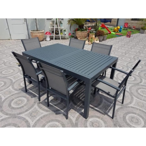 שולחן נפתח מאלומיניום המתאים לשימוש חוץ ופנים