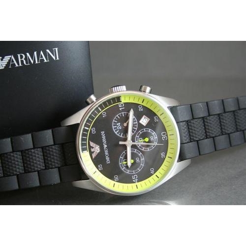 שעון יד אנלוגי מעוצב לגבר מבית Emporio Armani