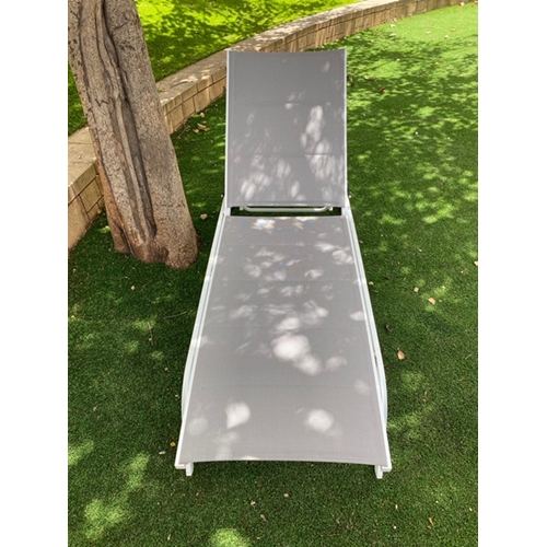 מיטת שיזוף עשויה מאלומיניום דגם רוסלנה H.KLIEN