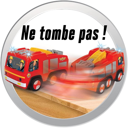 כבאית יופיטר נוסעת לבד עם אורות מהבהבים