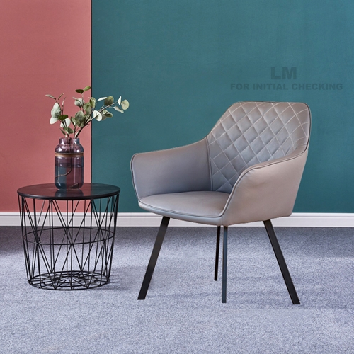 כיסא מפואר לפינת אוכל מרופד דמוי עור דגם ברלין