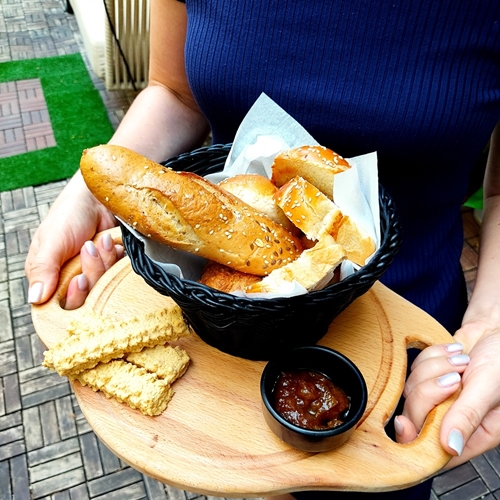 קרש חיתוך עגול עם ידיות ECOSALL