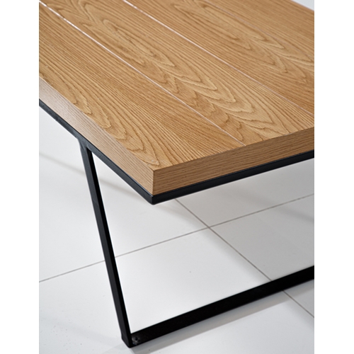 שולחן לסלון מצופה פורניר דגם דרור מבית LEONARDO