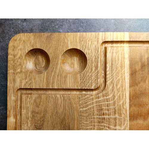 קרש חיתוך עם מקום מובנה למלח פלפל 30*45 עץ אלון