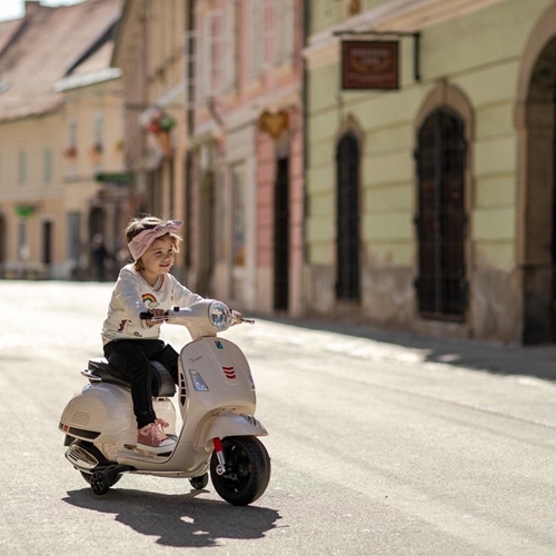 קטנוע לילדים דגם מוקטן של ווספה VESPA 12 V