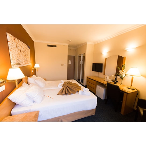 לילה בירושלים לזוג בחנוכה עם סיור חנוכיות