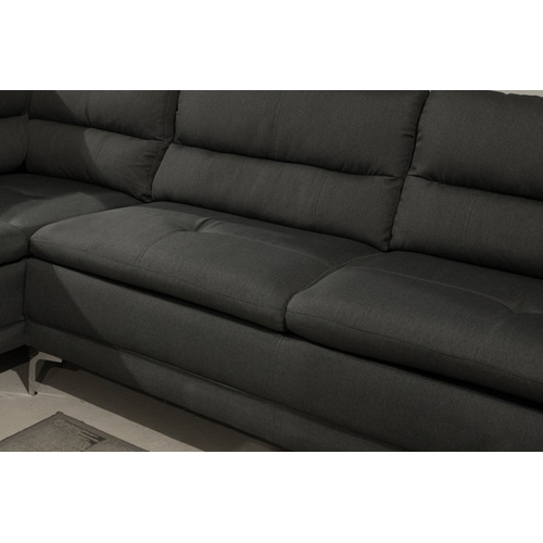 מערכת ישיבה פינתית בעלת סגנון קולוניאלי מסוגנן