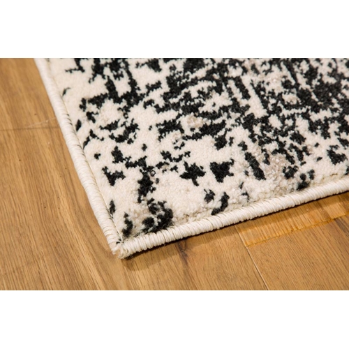 שטיח איכותי ונמוך בעל עיצוב ייחודי ושונה ביתילי