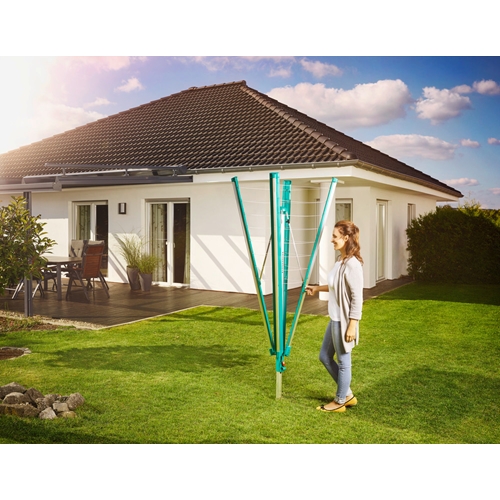 מתקן לייבוש כביסה מרשים מותאם לגינה מבית LEIFHEIT