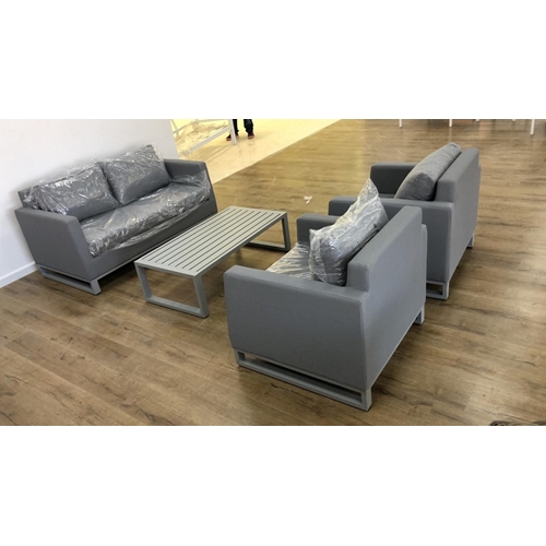 סלון אלומיניום שילוב טקסליין לגינה רומאו H.KLEIN