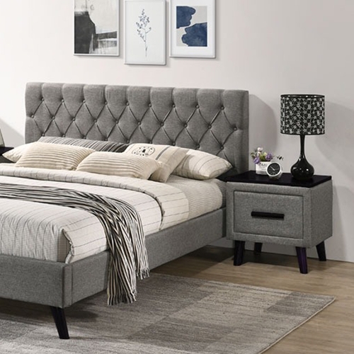 מיטה זוגית מרופדת בד + 2 שידות לילה תואמות