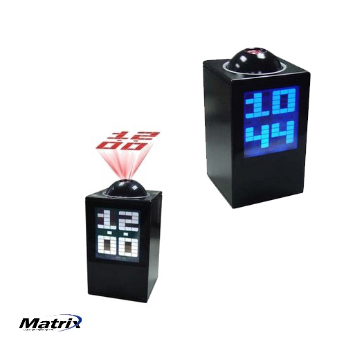 שעון מעורר בעל תצוגת LED המקרין את השעה על הקיר