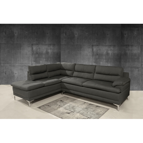 מערכת ישיבה פינתית בעלת סגנון קולוניאלי מסוגנן