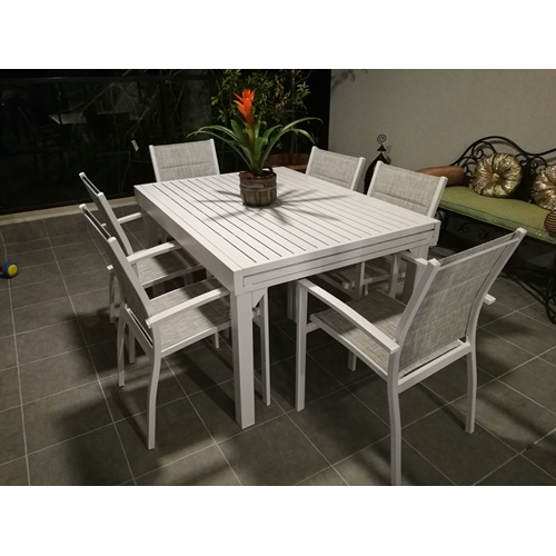 שולחן נפתח מאלומיניום המתאים לשימוש חוץ ופנים