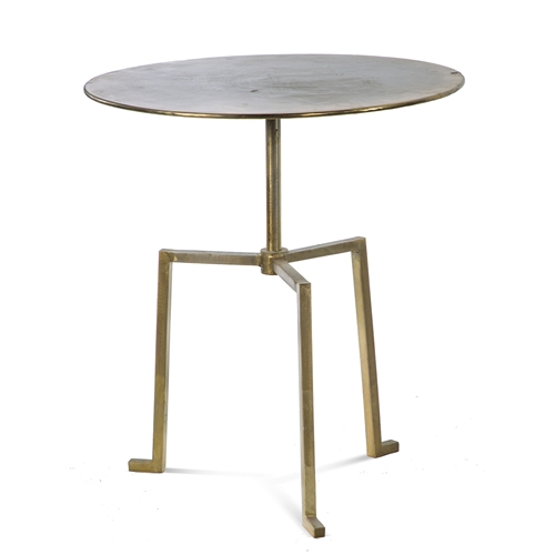 שולחן צד בעיצוב ייחודי מברזל בגוון נחושת ביתילי