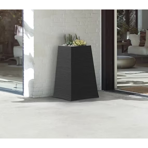 עציץ בעיצוב גלים בגוון שחור מבית KETER