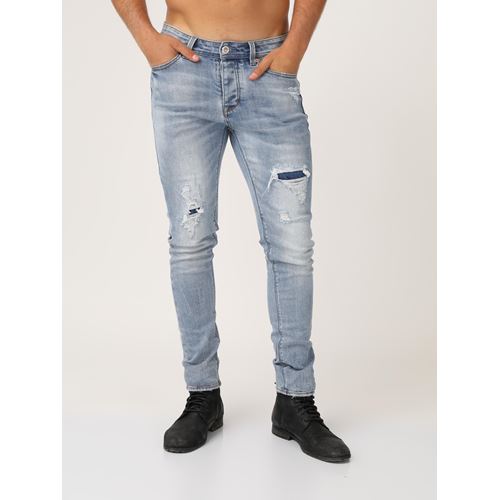 ג'ינס בהיר עם קרעים סגורים
