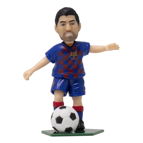 דמות משחק שבועטת בכדורגל בדמותו של סוארס