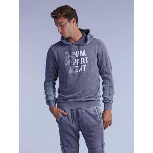 ג'ינס סקיני צמוד עם שפשופים בברכיים