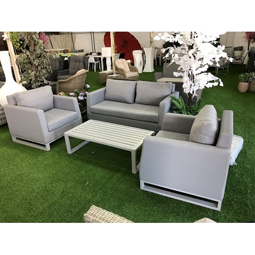 סלון אלומיניום שילוב טקסליין לגינה רומאו H.KLEIN