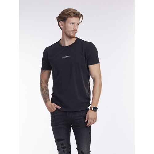 חולצת טי עם שרוולים קצרים