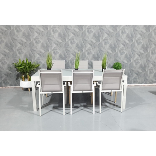 שולחן אירוח + 6 כיסאות דגם "לנד" מבית H.KLEIN